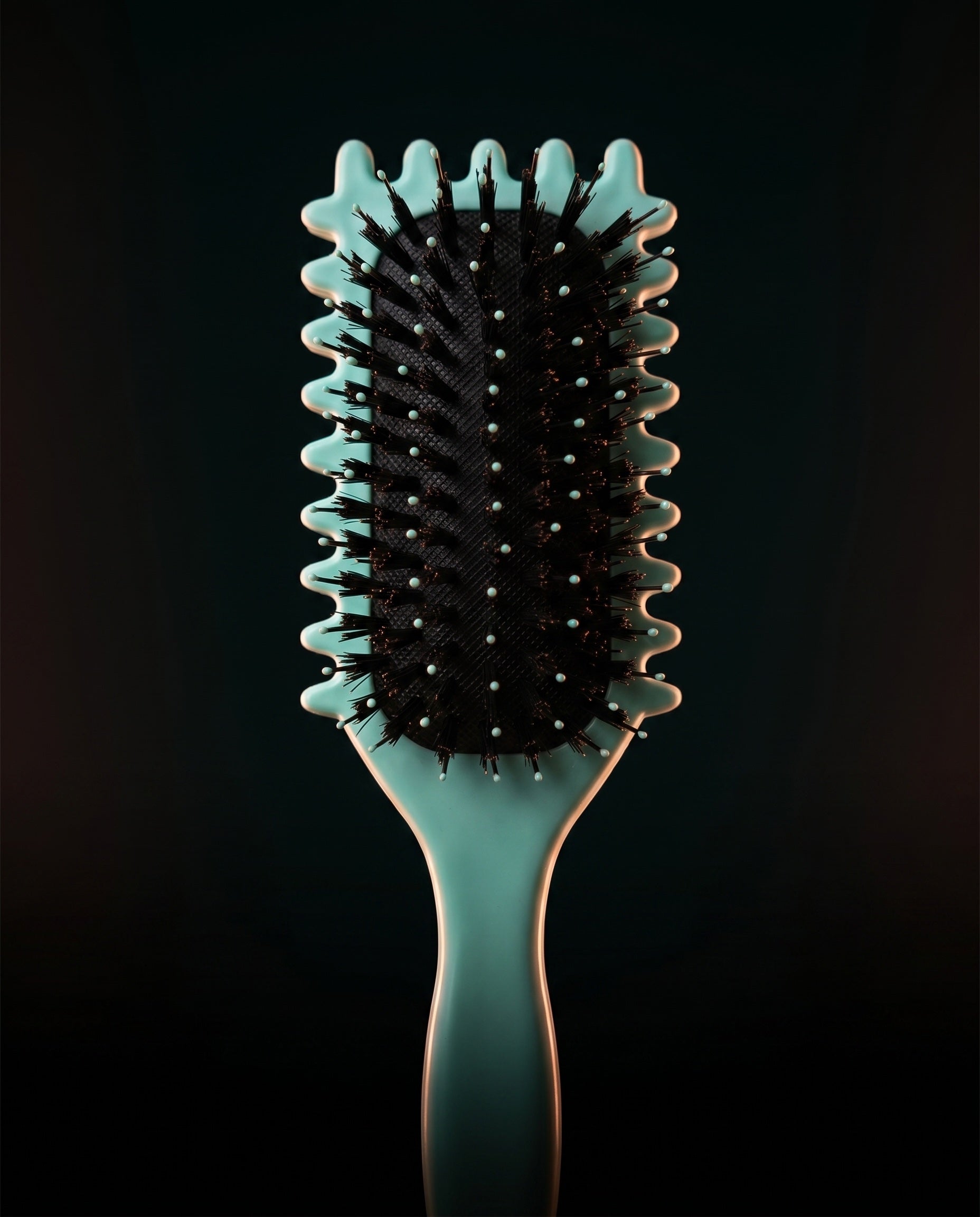 Gleva curl defining brush close-up